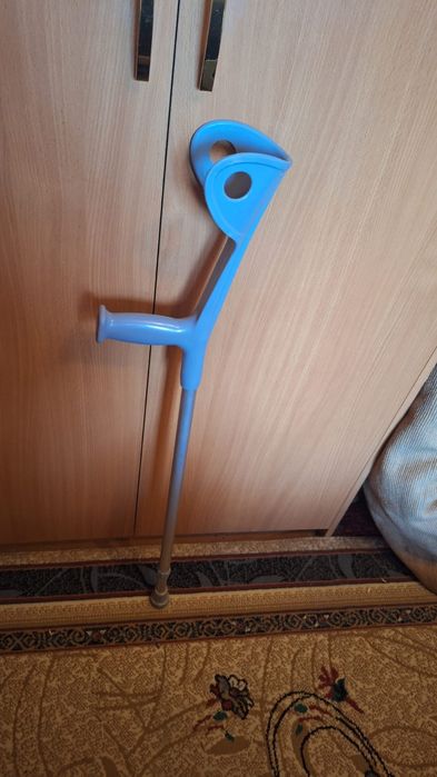 Продам костыль подлокотный