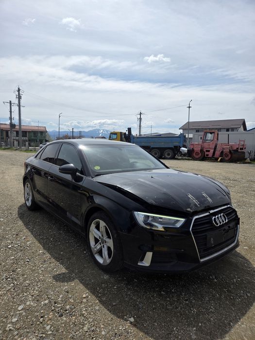Audi A3 sedan 2018 usor avariat