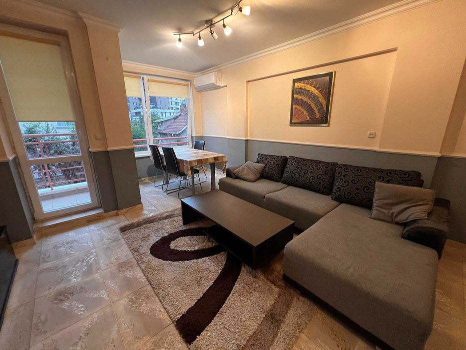 Дава се под наем Тристаен апартамент в София, Хладилника - 90 кв.м за 900 € - Снимка #3