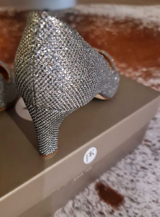 Елегантни сребърни обувки "Peter Kaiser"