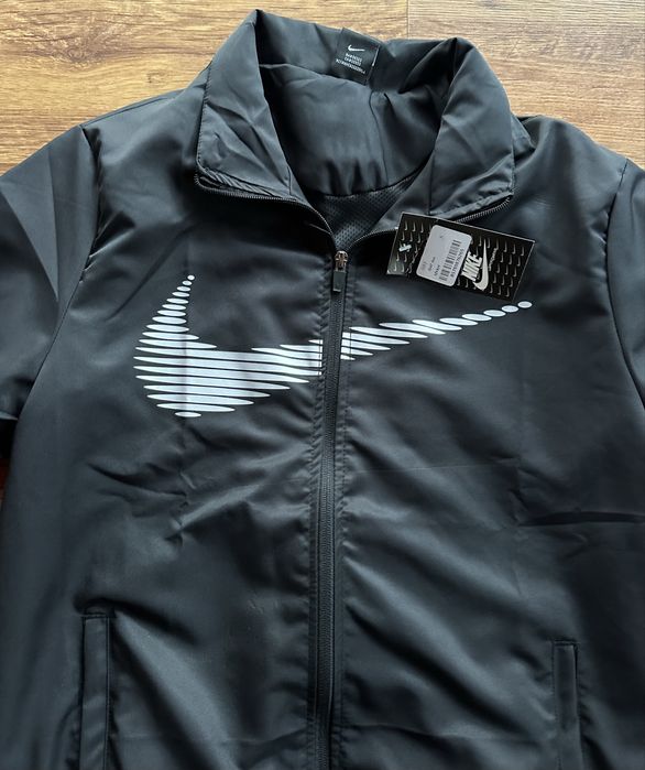 Мъжки,шушлеков,черен екип Nike с бродирано лого