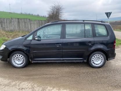 Vând / Dezmembrez Volkswagen Touran 1.9 TDI 105 CP Automat – 2009