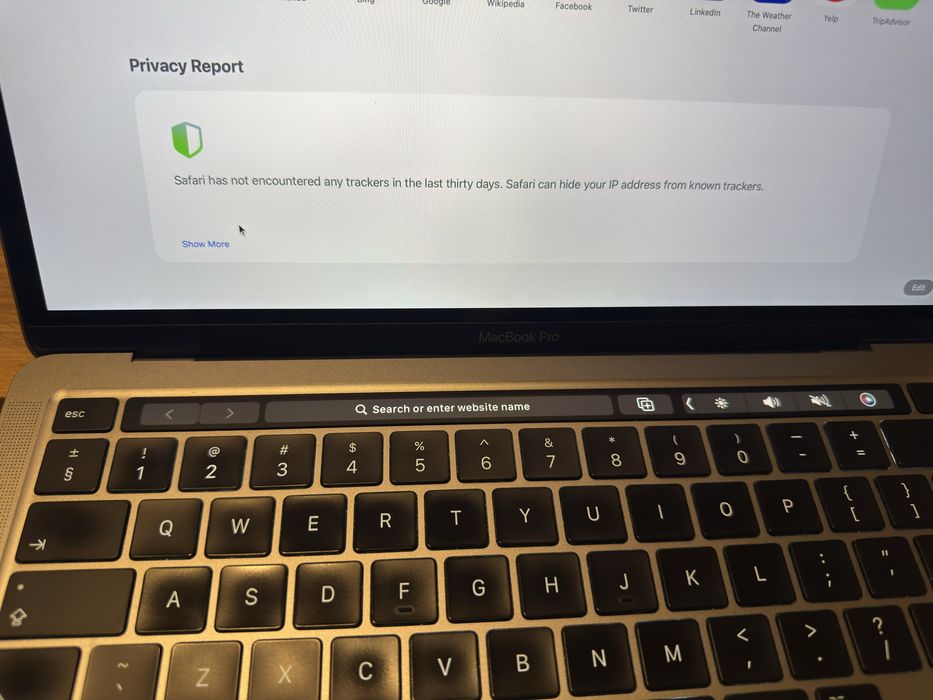 Macbook Pro M1 13-inch 16gb ram 256gb ssd Touchbar