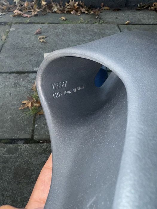 Yeezy Slides Onyx (46)