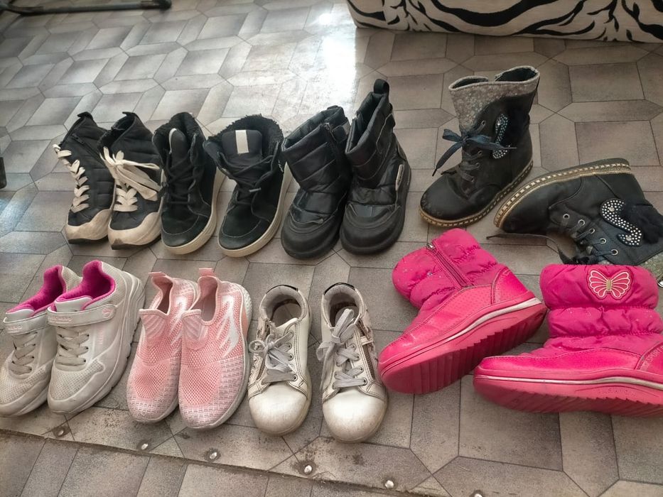 Отдам обувь на девочку