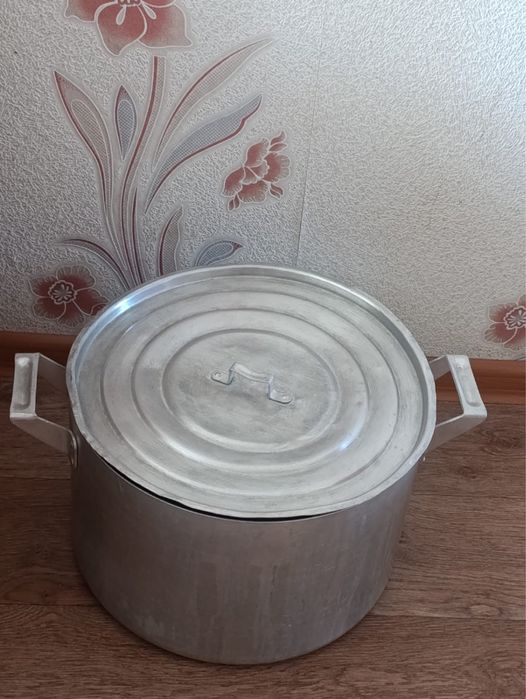 Алюминивая кастрюля