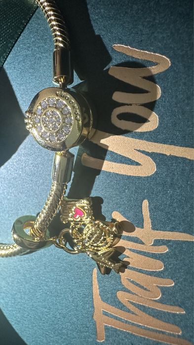 Bratara cu charm Pandora MET