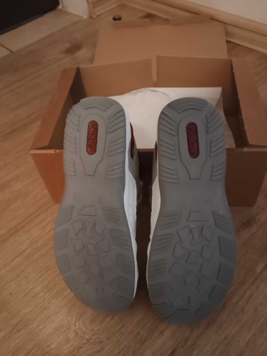 Чисто нови дамски обувки естествена кожа