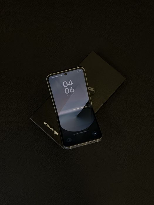 Продавам перфектен Samsung Z FLIP 6