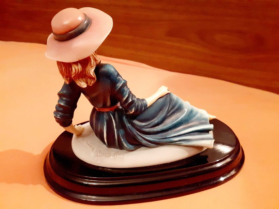 Фигура "Седналата дама"