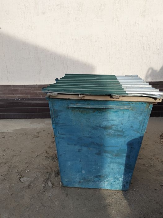 Мусорный контейнер