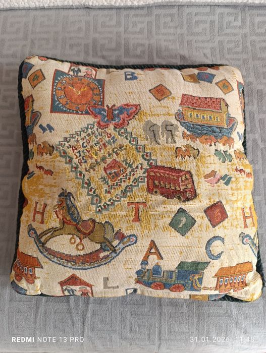 Декоративная подушка