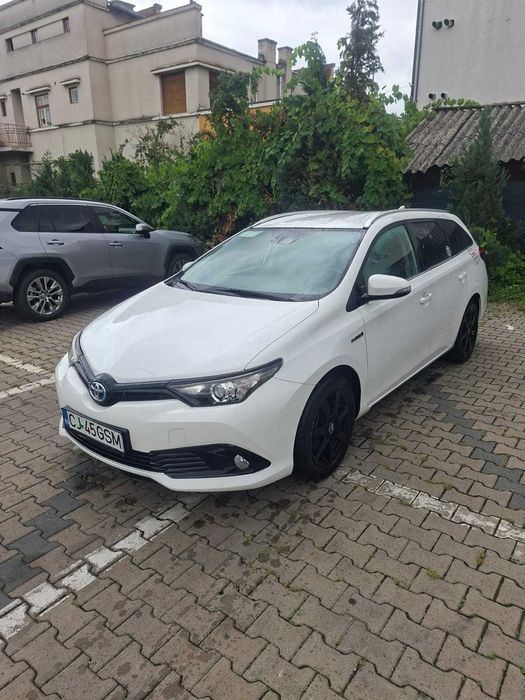 Inchiriez Toyota Auris pentru Ride Sharing