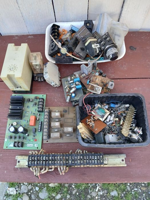 Piese electrice și electronice vechi