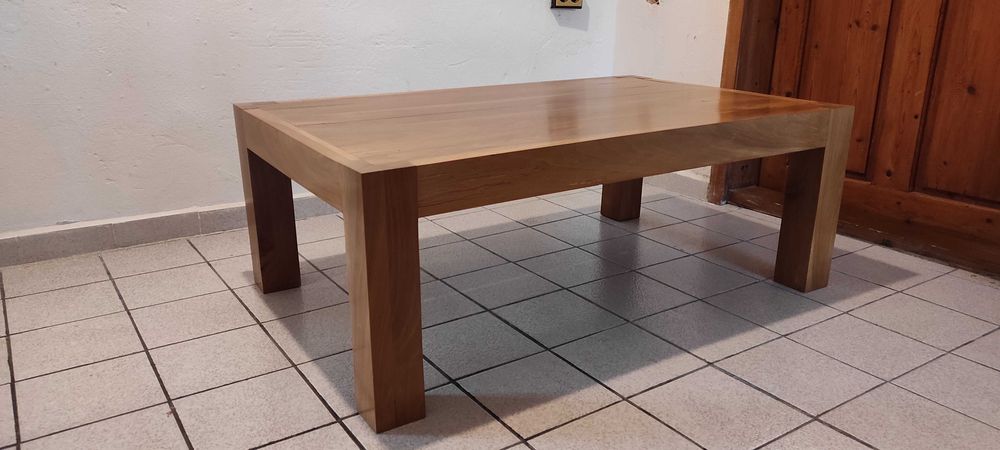 Холна маса от Орех масив.