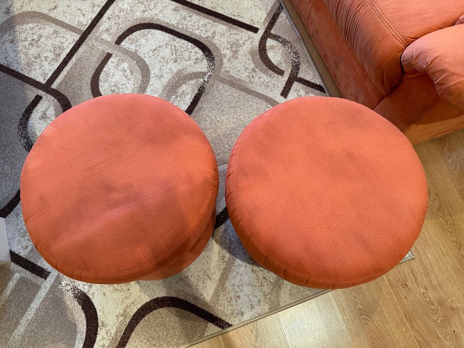 Ъглов диван с табуретки