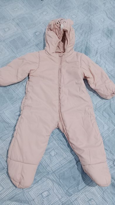 Продам комбинезоны для девочек.