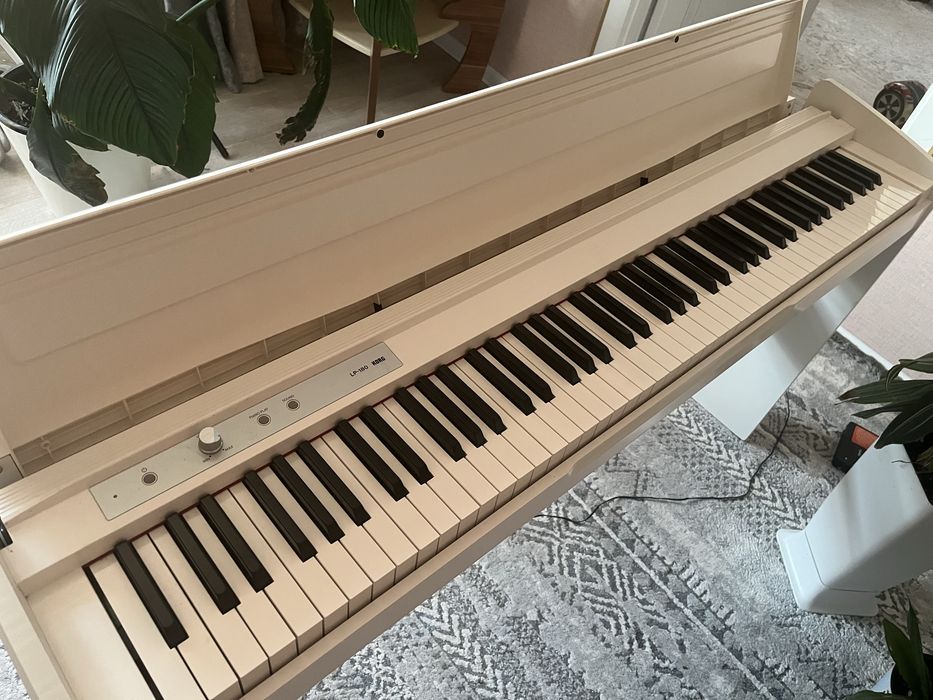 Цифровое пианино KORG LP-180