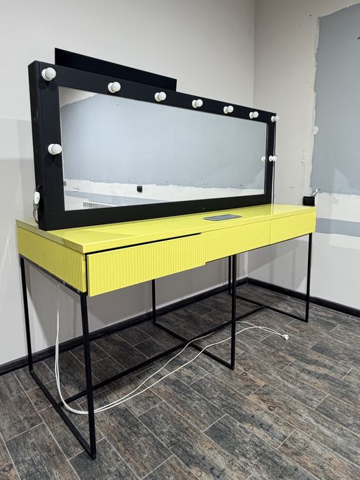 Стол для макияжа