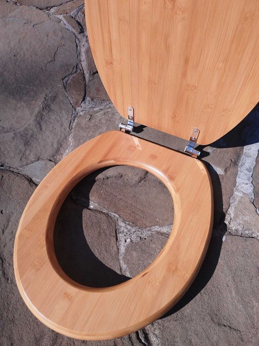 Чисто нова дървена тоалетна дъска седалка