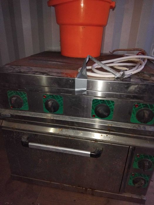 Vand mese inox si utilaje bucatarie horeca aproape noi