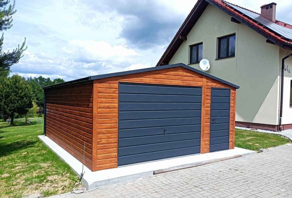 Vând garaj auto pe structura metalica