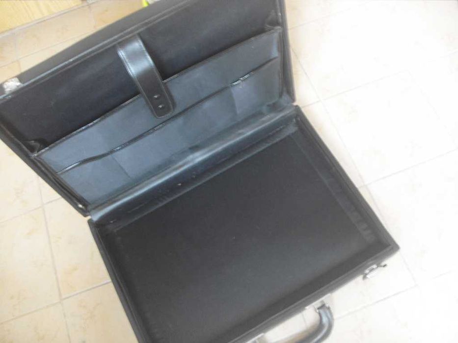 Черно мъжко куфарче