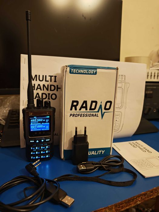 Statie Radio BinTolk BT8200 WalkieTalkie 10W LongRange MultiBand cutie