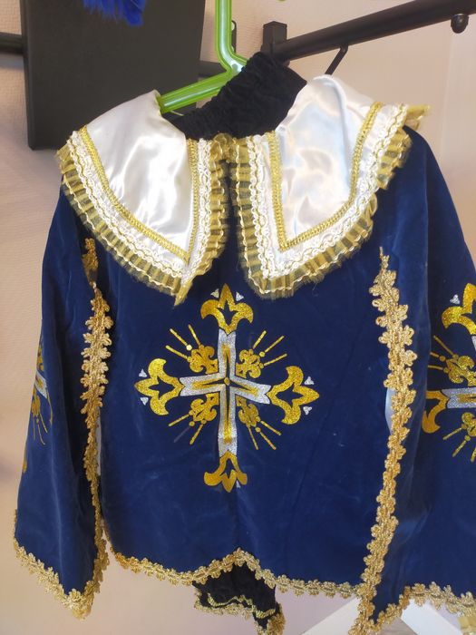 Детские  костюмы продам.