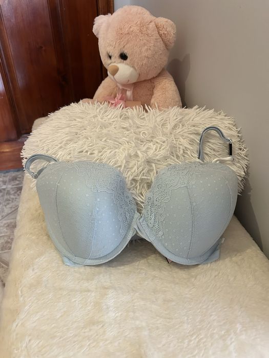 Сутиени Victoria‘s Secret.
