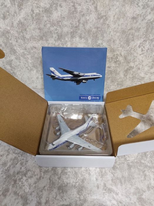 Самолёт Antonov-124-Volga-Dnepr Russia (коллекционная модель)
