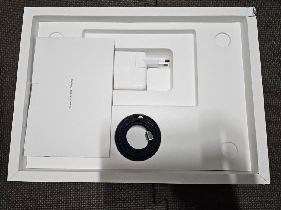 MacBook Pro M3 Pro 14 dyum spaceblack (18GB/512GB) full box sotiladi