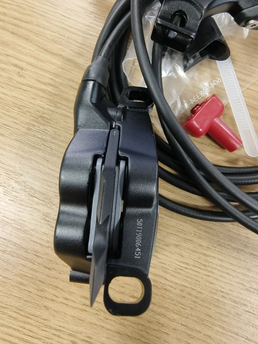 НОВИ Вело спирачки Sram G2 R/ 4 бутални /