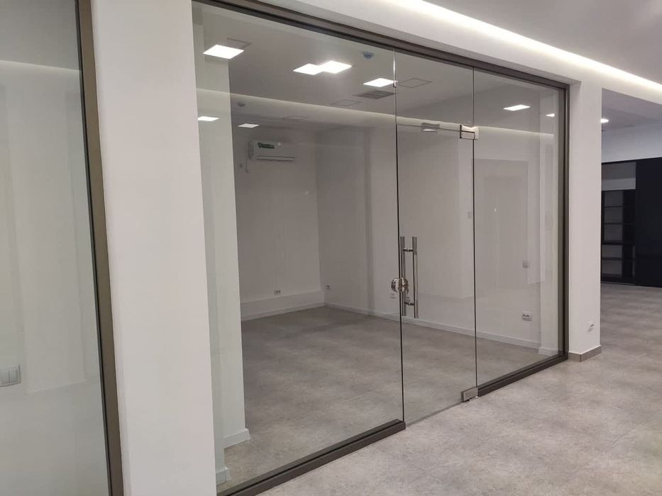 Стеклянный перегородки витражи