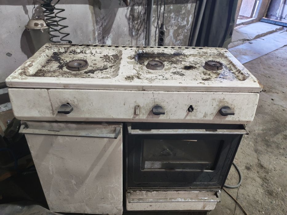 Продам газовую плиту
