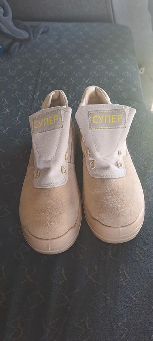 Продаётся ботинки