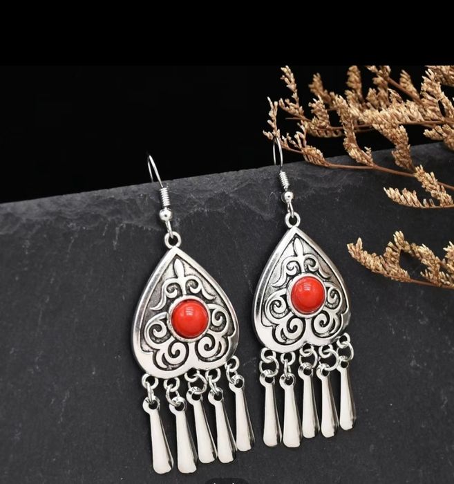 Ноцинальная украшения комплект