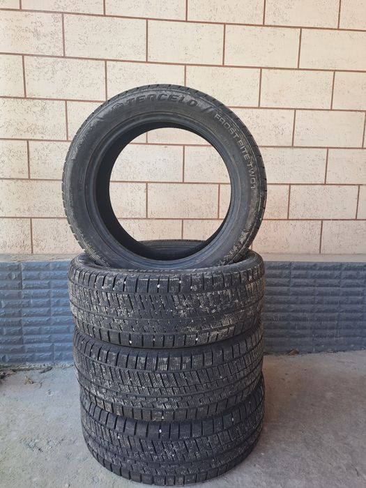 Ассаламағалейкум срочна продам зимный шиный раз 225/55 R19 24жылгы