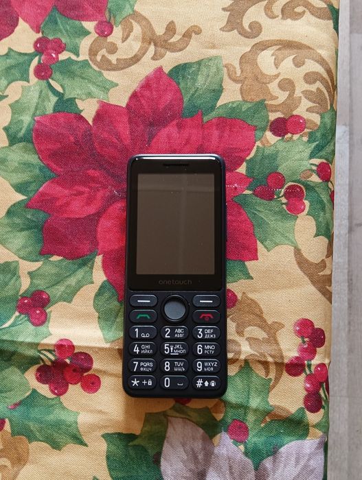 Продавам чисто нов телефон TCL 4022