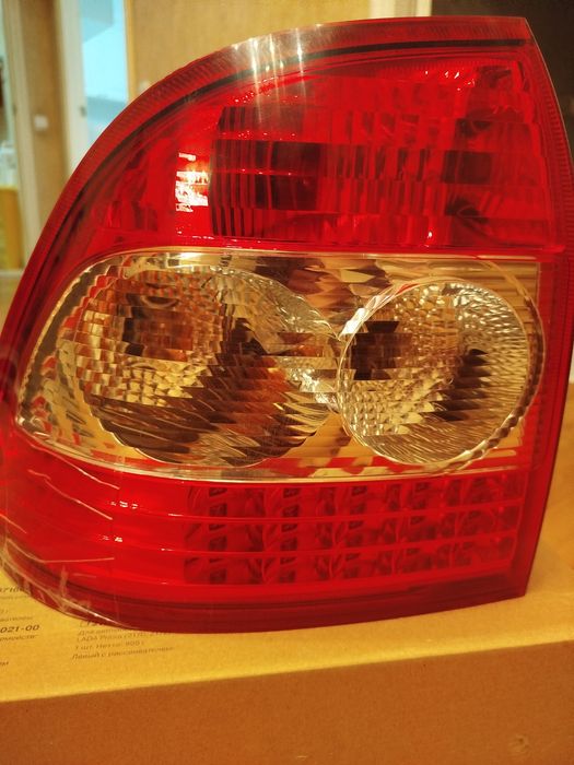 Продам задний левый фонарь приора 2 б/у