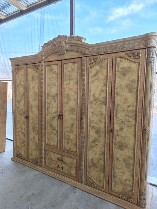 Dubayiski shkaf sotiladi