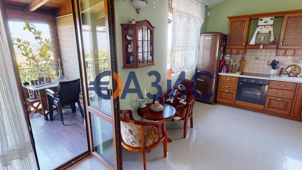 Къща с 4 спални 264 кв.м., в село. Кошарица, България, 385 000 евро