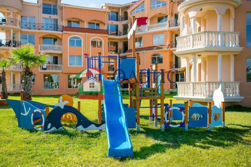 Просторен апартамент с 1 спалня в комплекс "Хасиенда Бийч", Созопол, 84.78 кв. м,