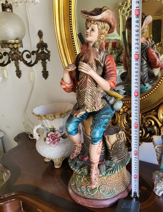 Огромна италианска порцеланова фигура