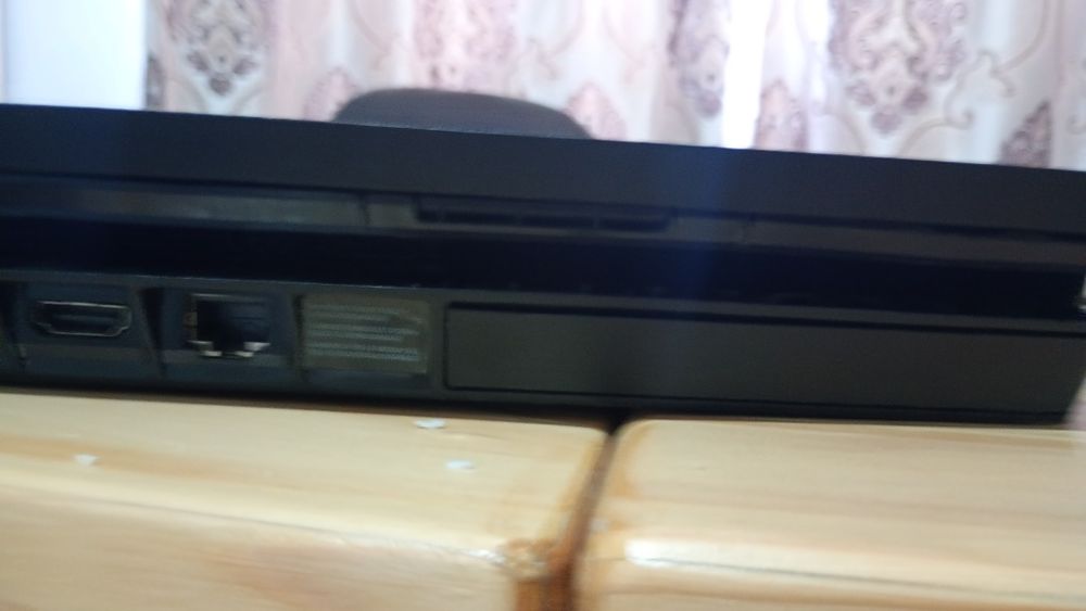 PS 4 slim  in stare buna