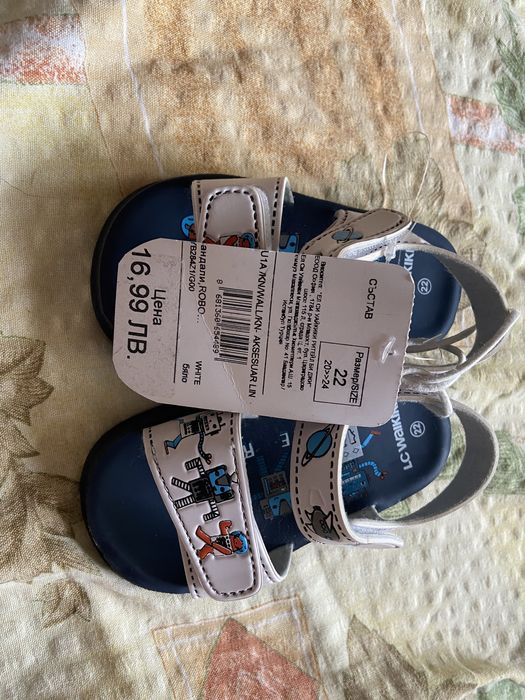 Чисто нови сандали и летни обувки на LC Waikiki и на миньоните, 22 ном