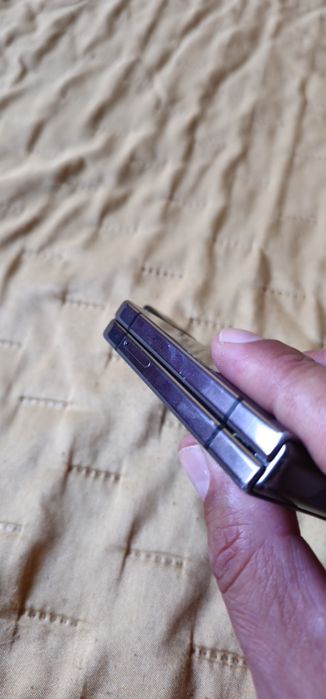 Galaxy Z flip 5 за части