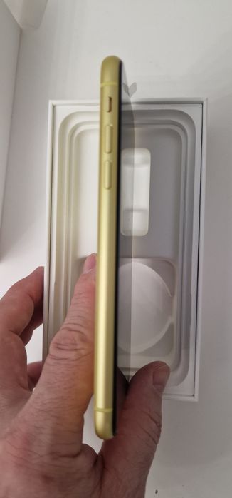 Продам IPhone 11, 128Mb, акб 74%.