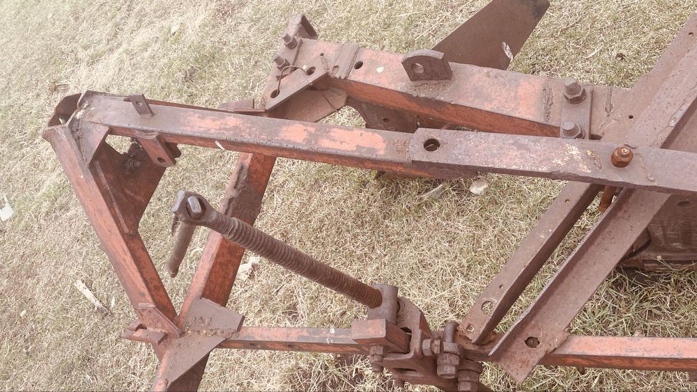 Плуг 3 корпусный