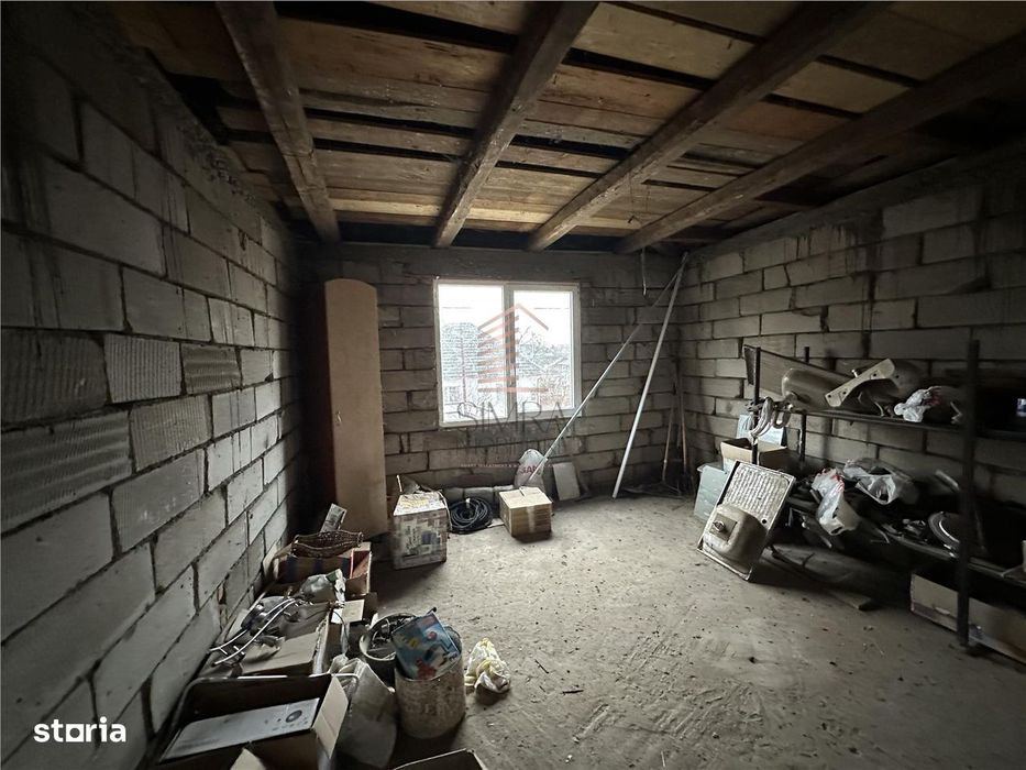 Casa 5 camere parter + etaj, teren de 1000  mq  Livada